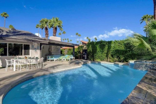 2118 S Gene Autry Trl, Palm Springs, CA 92264