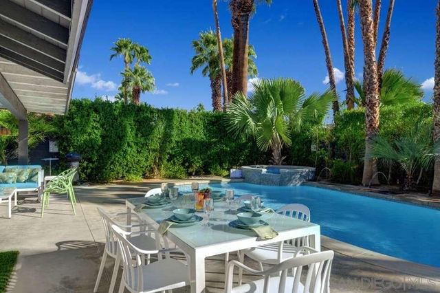 2118 S Gene Autry Trl, Palm Springs, CA 92264