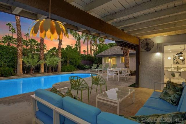 2118 S Gene Autry Trl, Palm Springs, CA 92264