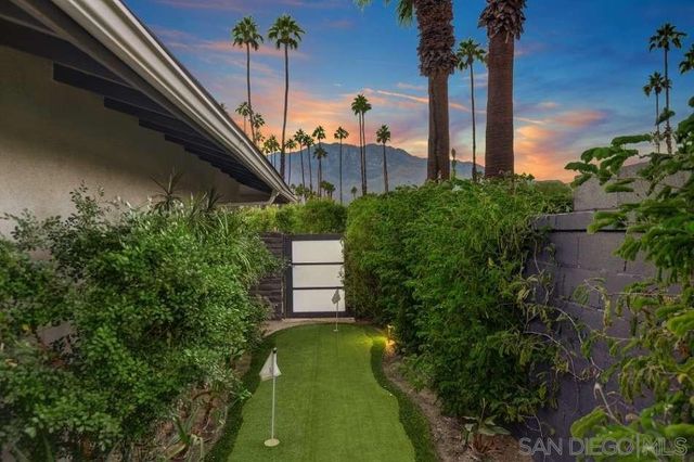 2118 S Gene Autry Trl, Palm Springs, CA 92264