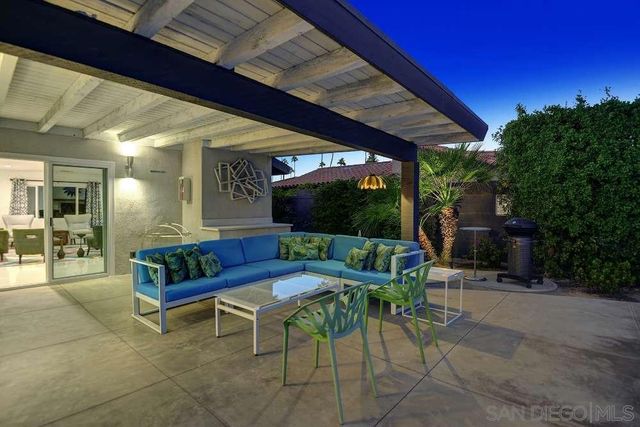 2118 S Gene Autry Trl, Palm Springs, CA 92264