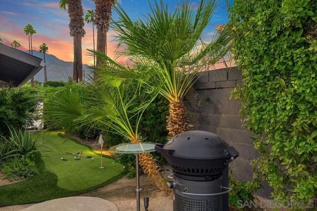 2118 S Gene Autry Trl, Palm Springs, CA 92264
