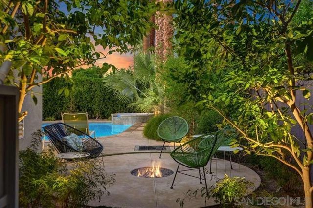 2118 S Gene Autry Trl, Palm Springs, CA 92264