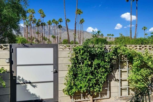 2118 S Gene Autry Trl, Palm Springs, CA 92264