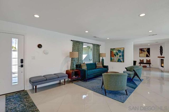 2118 S Gene Autry Trl, Palm Springs, CA 92264