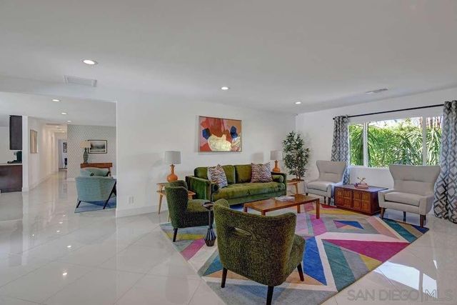 2118 S Gene Autry Trl, Palm Springs, CA 92264