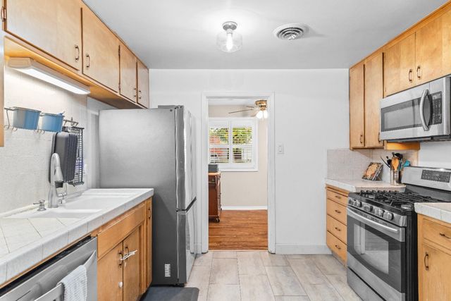 1623 Albany Ave, Modesto, CA 95350