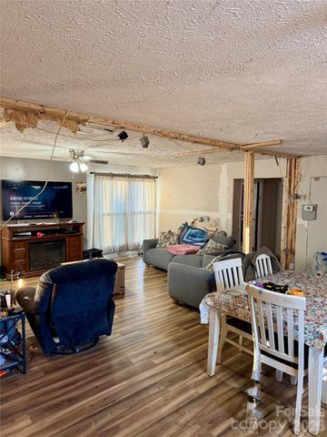 600 Scottdale Road, Canton, NC 28716