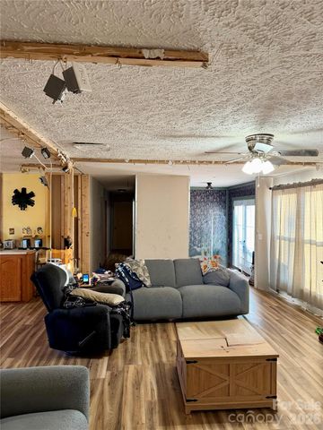 600 Scottdale Road, Canton, NC 28716