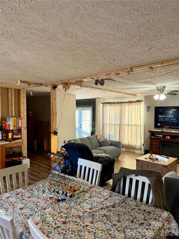 600 Scottdale Road, Canton, NC 28716