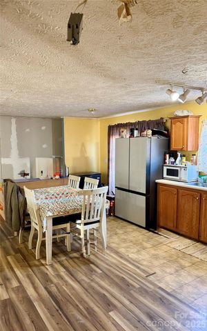 600 Scottdale Road, Canton, NC 28716