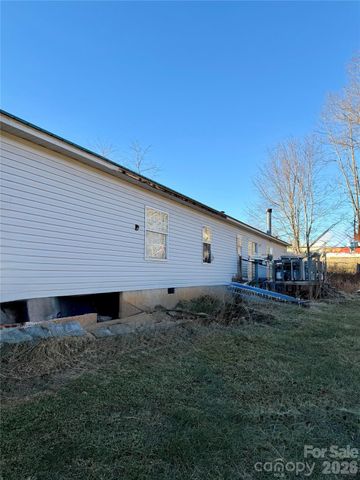 600 Scottdale Road, Canton, NC 28716