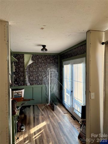 600 Scottdale Road, Canton, NC 28716