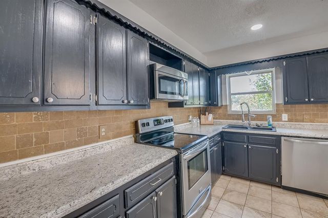 965 Cabin Road, Harrah, OK 73045