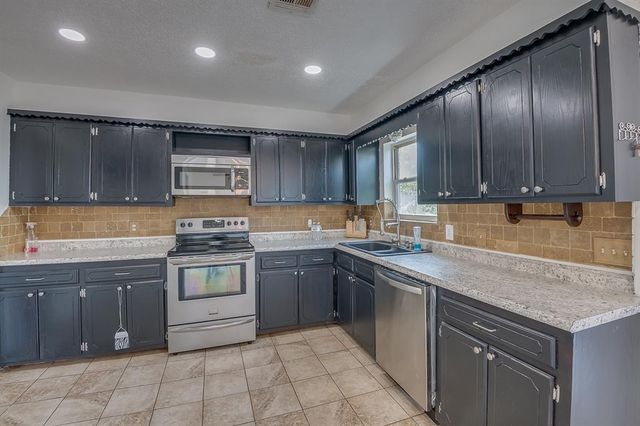 965 Cabin Road, Harrah, OK 73045