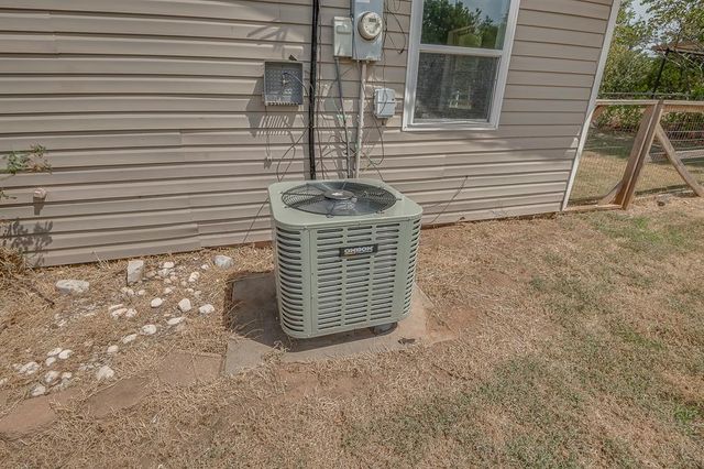 965 Cabin Road, Harrah, OK 73045