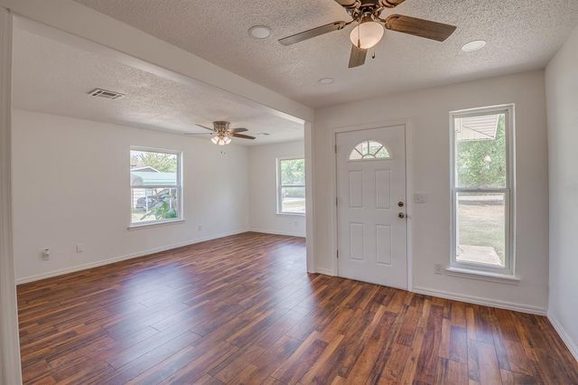 965 Cabin Road, Harrah, OK 73045