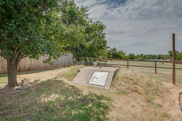 965 Cabin Road, Harrah, OK 73045