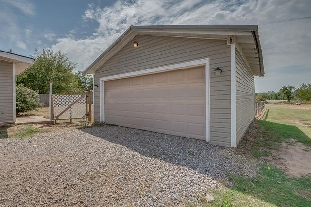 965 Cabin Road, Harrah, OK 73045