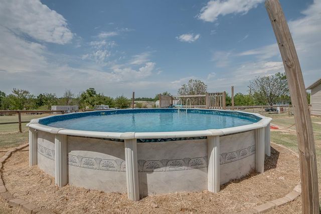 965 Cabin Road, Harrah, OK 73045