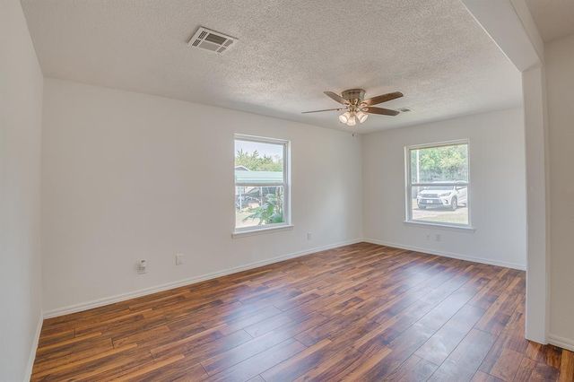 965 Cabin Road, Harrah, OK 73045
