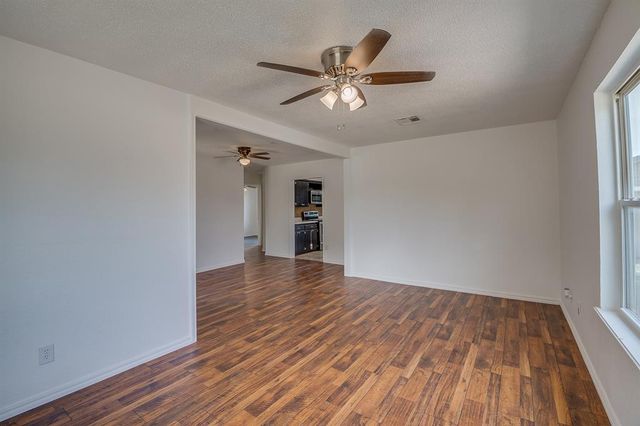 965 Cabin Road, Harrah, OK 73045
