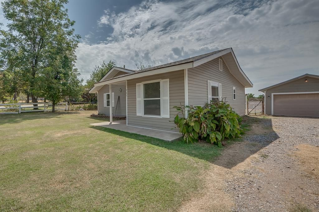 965 Cabin Road, Harrah, OK 73045