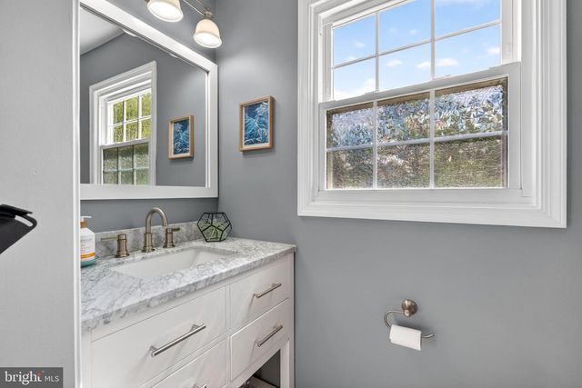2935 MILLER HEIGHTS RD, Oakton, VA 22124