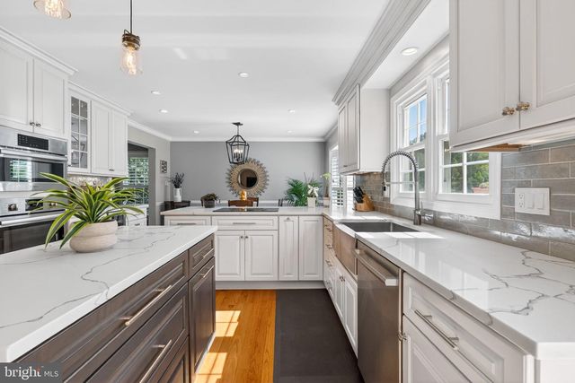 2935 MILLER HEIGHTS RD, Oakton, VA 22124
