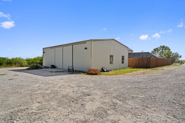 3993 Seaborn Road, Ponder, TX 76259