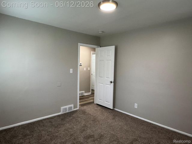 22447 Oaklane Street, Warren, MI 48089