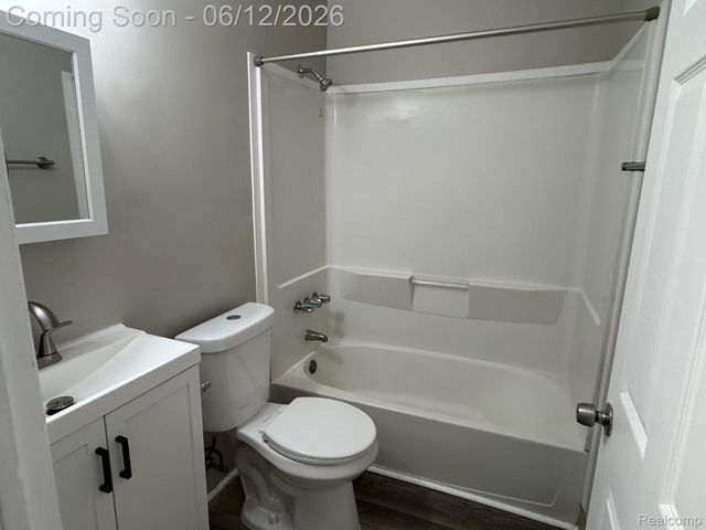 22447 Oaklane Street, Warren, MI 48089