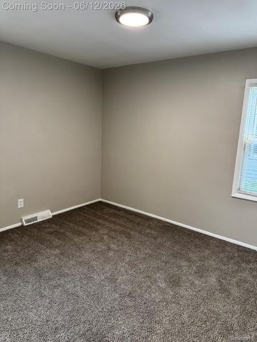 22447 Oaklane Street, Warren, MI 48089