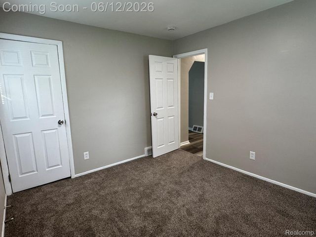 22447 Oaklane Street, Warren, MI 48089