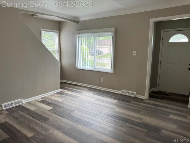 22447 Oaklane Street, Warren, MI 48089