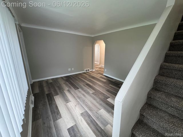 22447 Oaklane Street, Warren, MI 48089