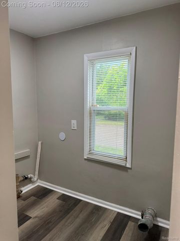 22447 Oaklane Street, Warren, MI 48089