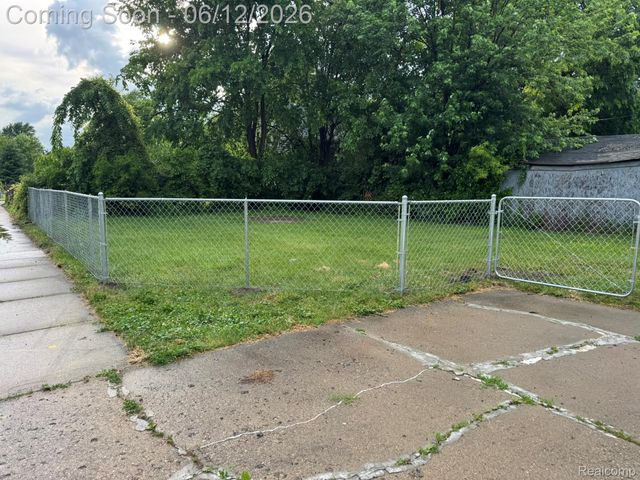22447 Oaklane Street, Warren, MI 48089