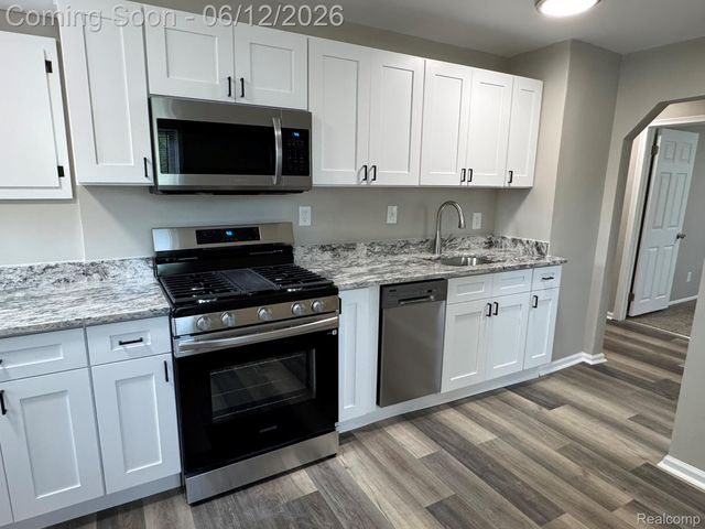 22447 Oaklane Street, Warren, MI 48089