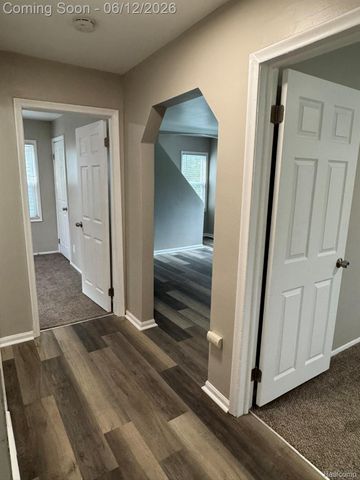 22447 Oaklane Street, Warren, MI 48089