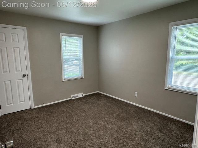 22447 Oaklane Street, Warren, MI 48089