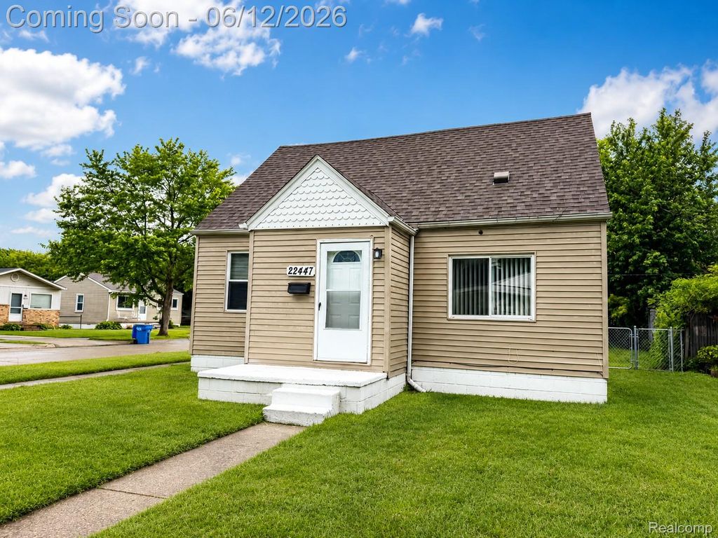 22447 Oaklane Street, Warren, MI 48089