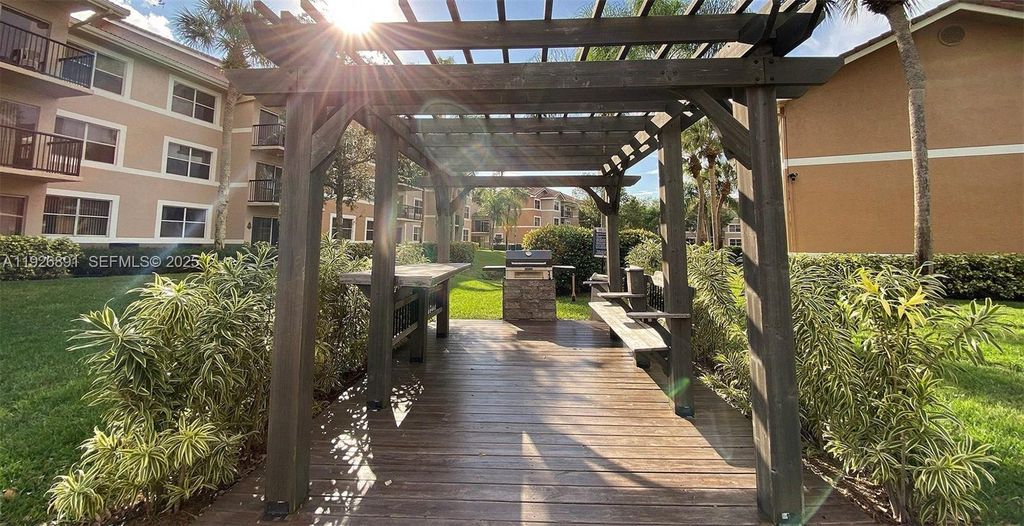 8741 Wiles Rd 208, Coral Springs, FL 33067