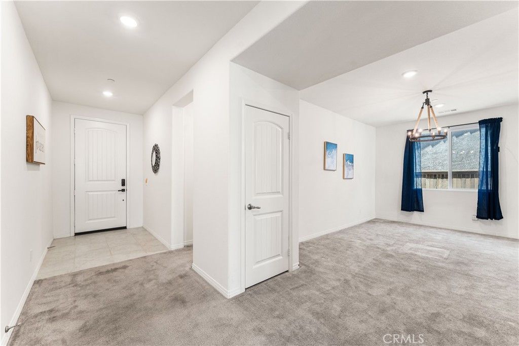 Image 10 of property listing at 2014 Boxwood, Rosamond, CA 93560