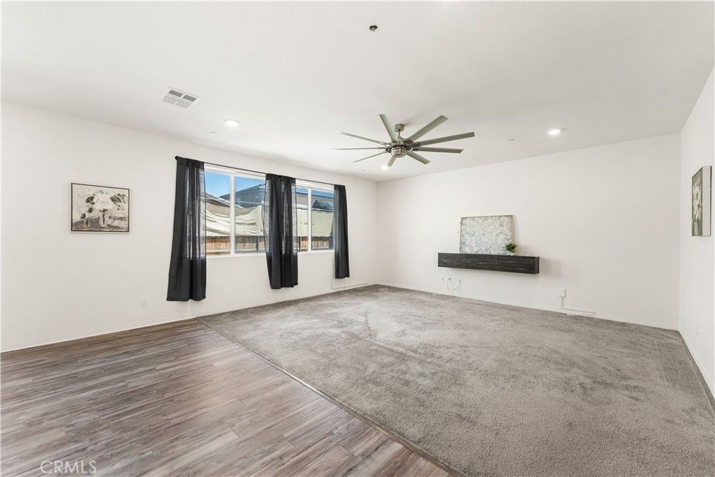 Image 13 of property listing at 2014 Boxwood, Rosamond, CA 93560
