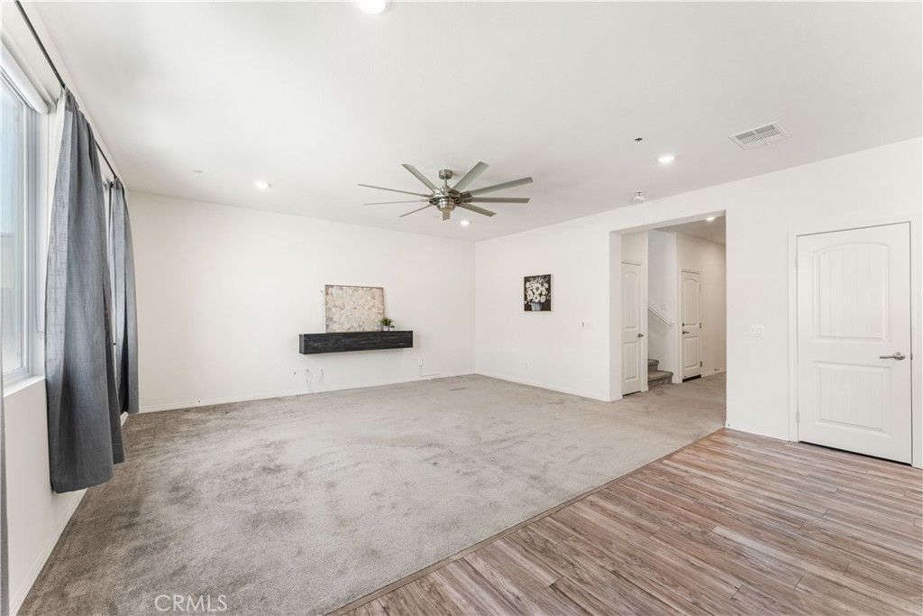 Image 15 of property listing at 2014 Boxwood, Rosamond, CA 93560