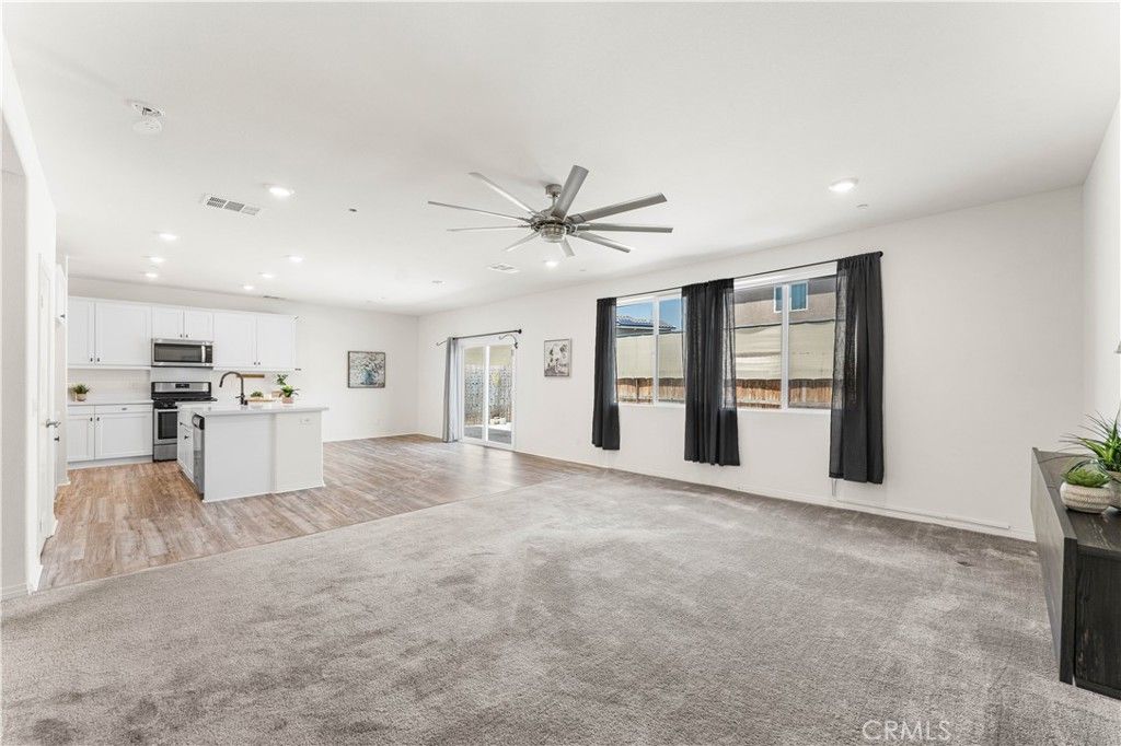 Image 17 of property listing at 2014 Boxwood, Rosamond, CA 93560