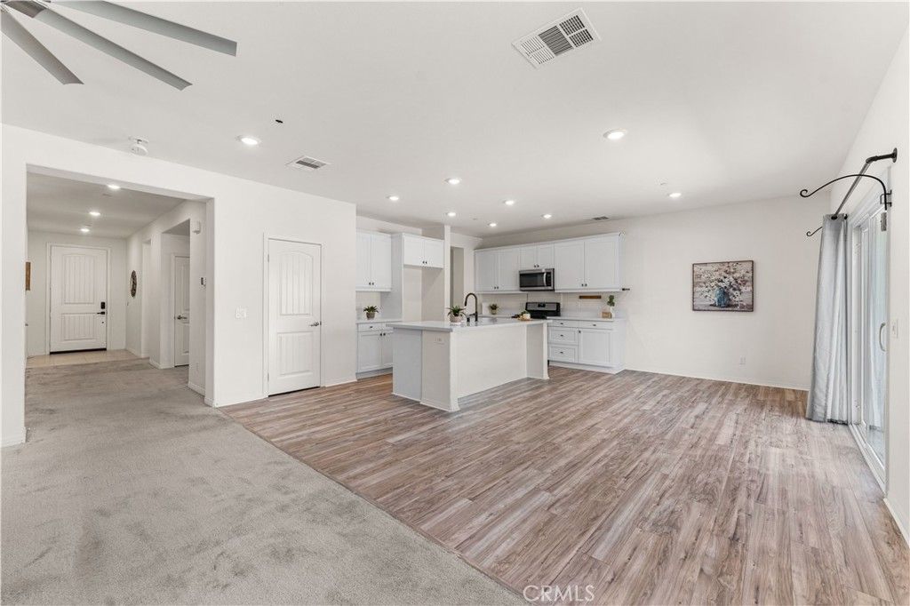 Image 20 of property listing at 2014 Boxwood, Rosamond, CA 93560
