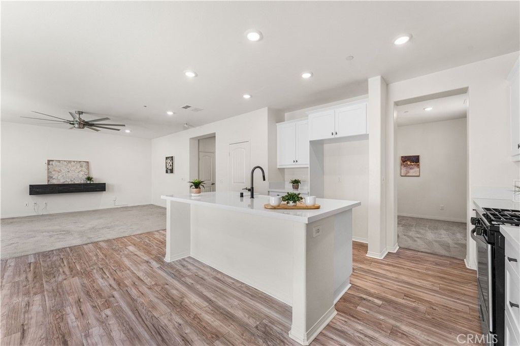 Image 22 of property listing at 2014 Boxwood, Rosamond, CA 93560