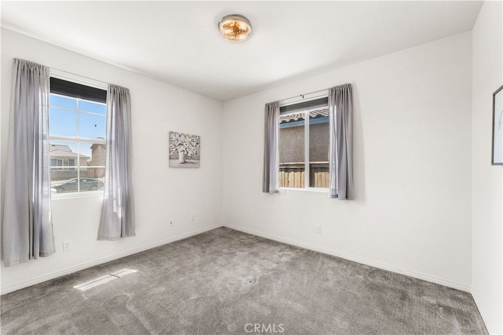 Image 3 of property listing at 2014 Boxwood, Rosamond, CA 93560